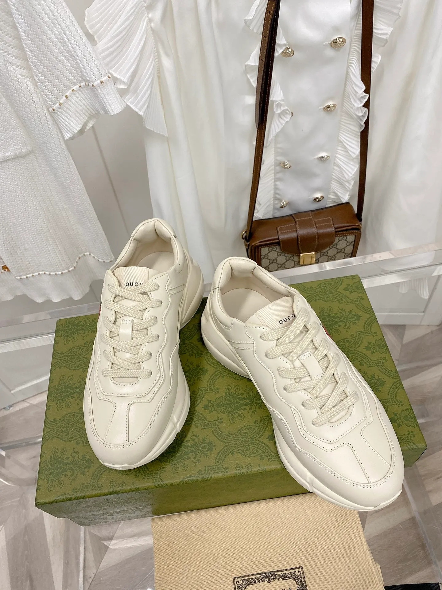👟👟Ex-factory price 480👟👟 Women's Shoes Factory Upgraded Version 2022 Gucci Gucci top version couple's dad shoes series is new! 🖤 ⚠GG couple’s dad shoes have been popular in recent years; new colors are updated constantly; Gucci has updated new colors in 2022, and our home and counters have new ones at the same time. This classic dad shoe has celebrities and Internet celebrities Anchors and others are sure to plant grass and call ❤ Classic fashion style, distressed leather surface, 5D drawing printing; mixed surface splicing colors, etc... Original customization (off-white eco-friendly cowhide, first layer of cowhide inside), original outsole... Shiny colorful drawings embellish the sides of the shoe body, old color rubbing, package production technology, 1:1 creation / only to make the best shoes. Size: Women’s 35-45